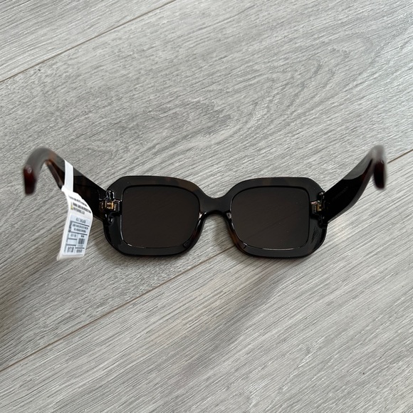 Square Tortoise Shell Sunglasses - Picture 4 of 9